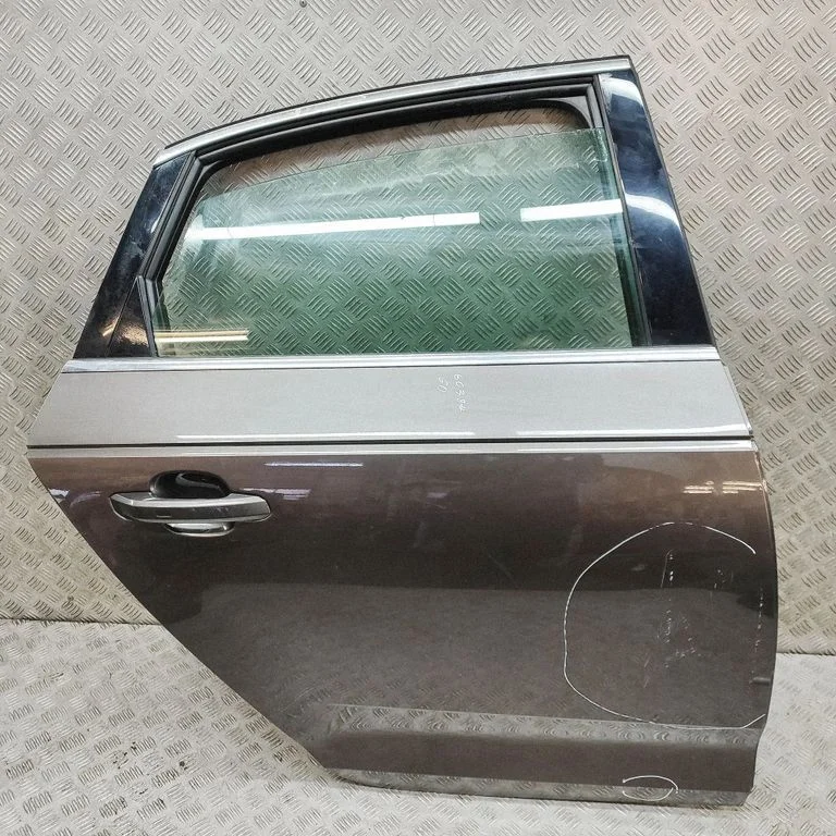 Rear door 8W5833052C