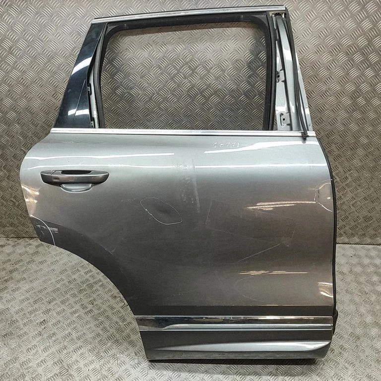 Aizmugurējās durvis 7P0833312