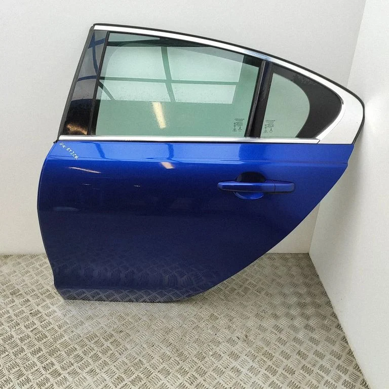 Aizmugurējās durvis T4N2635