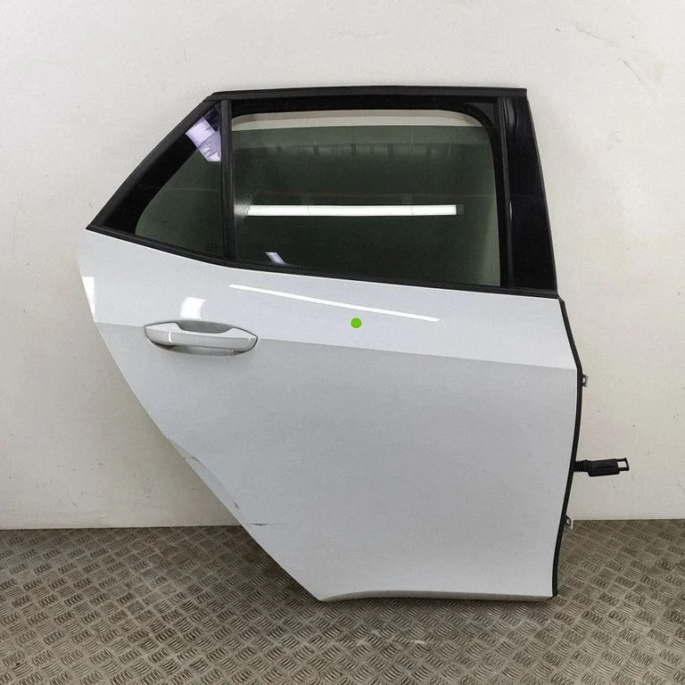 Aizmugurējās durvis 10A833056G