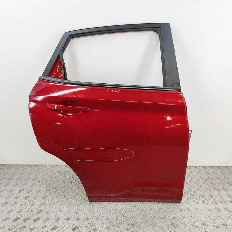 Aizmugurējās durvis 77004J9020