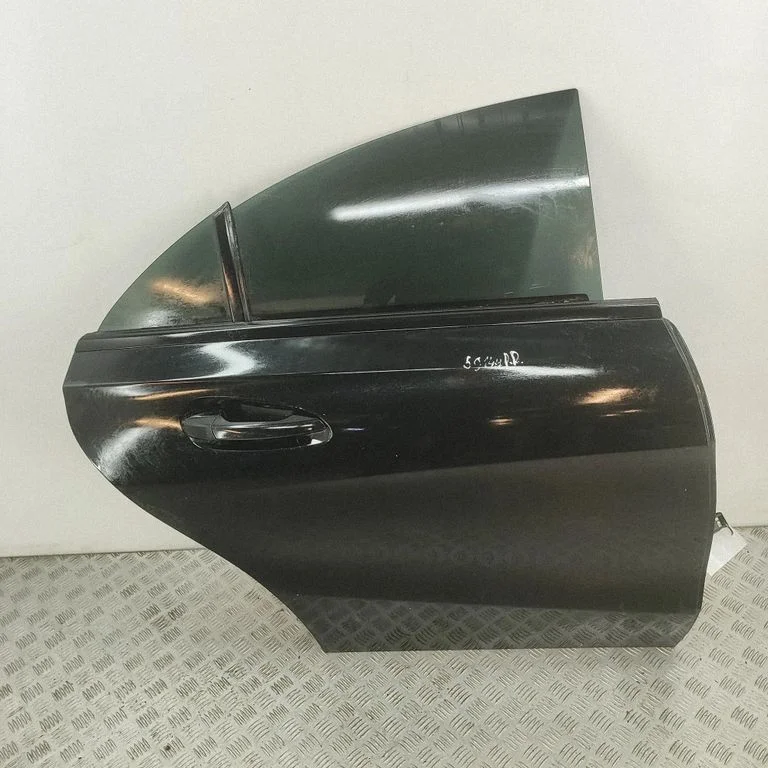 Aizmugurējās durvis A1177320210