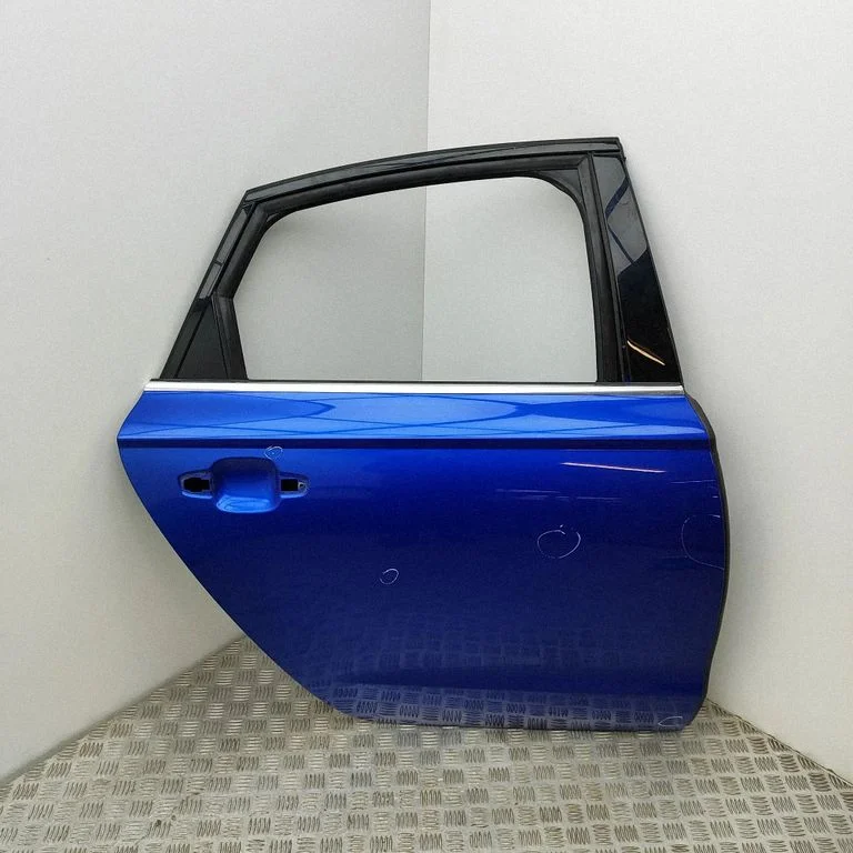 Rear door 4G5833052