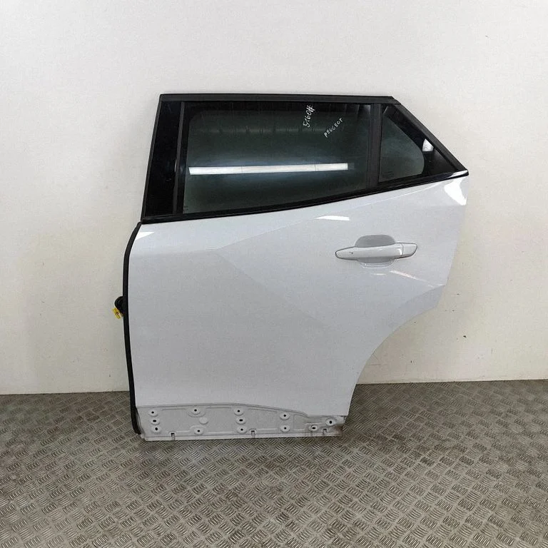 Aizmugurējās durvis 9831048680