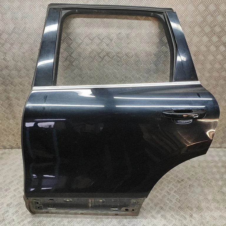 Aizmugurējās durvis 7P0833311