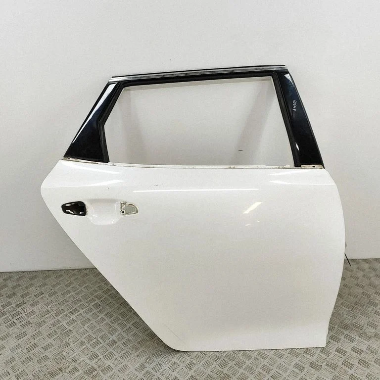 Aizmugurējās durvis 77004D4300