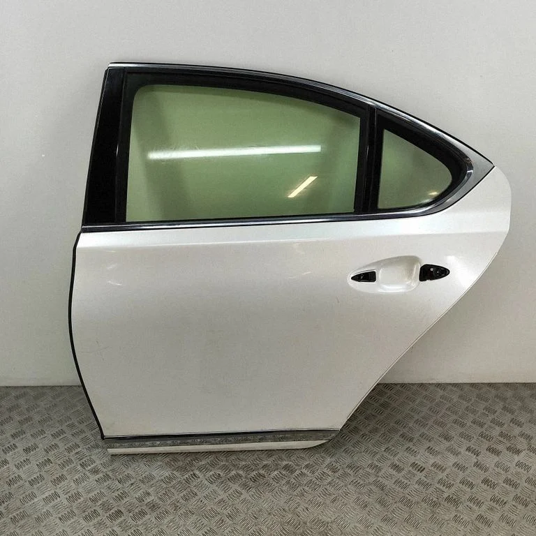 Aizmugurējās durvis 6700450060