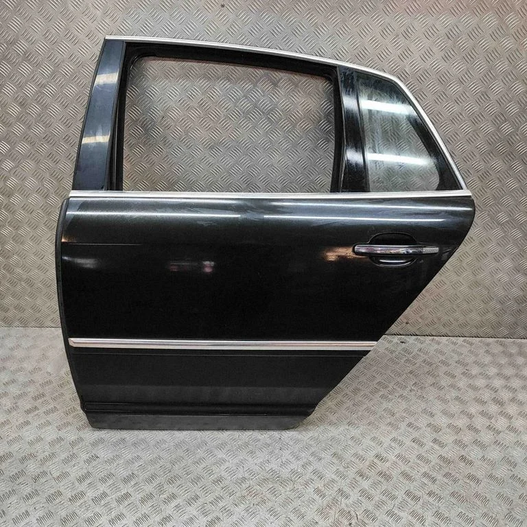 Aizmugurējās durvis 3D0959703