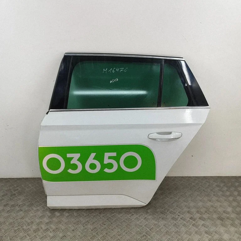 Aizmugurējās durvis 3V9833051