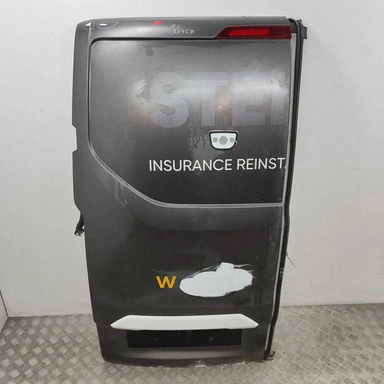 Aizmugurējās durvis PBK21V40011EA