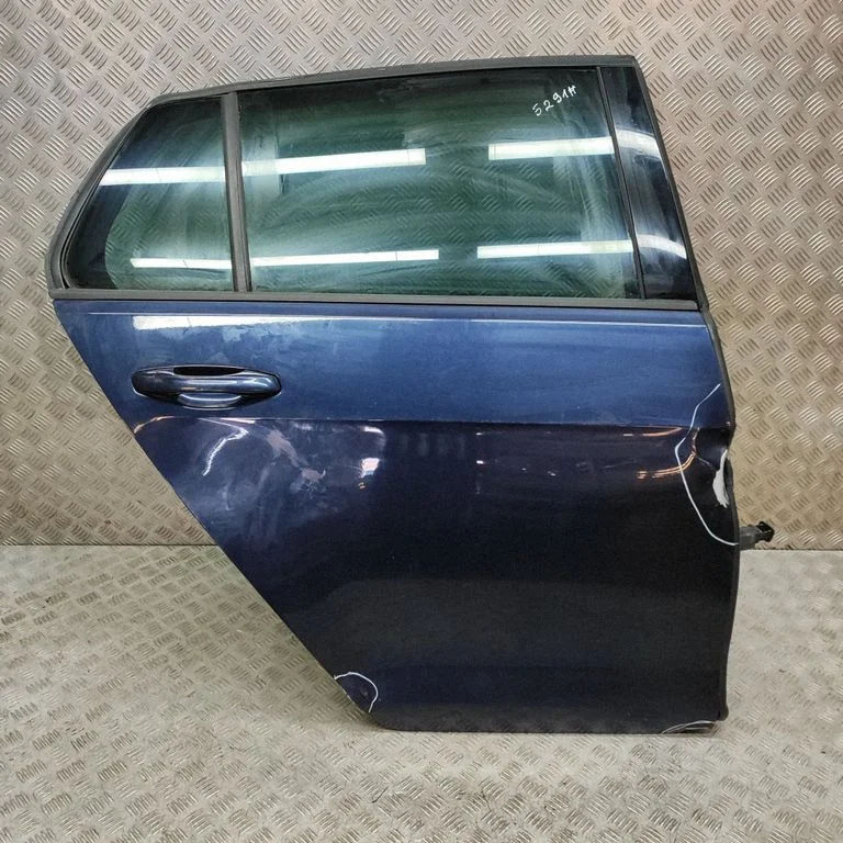 Aizmugurējās durvis 5G4833056AC