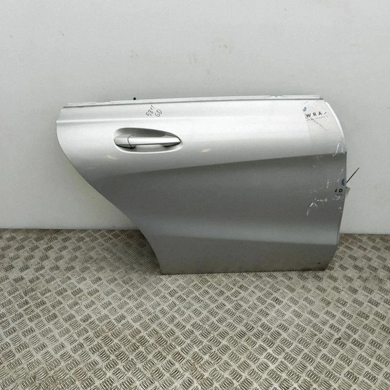 Aizmugurējās durvis A1177300205