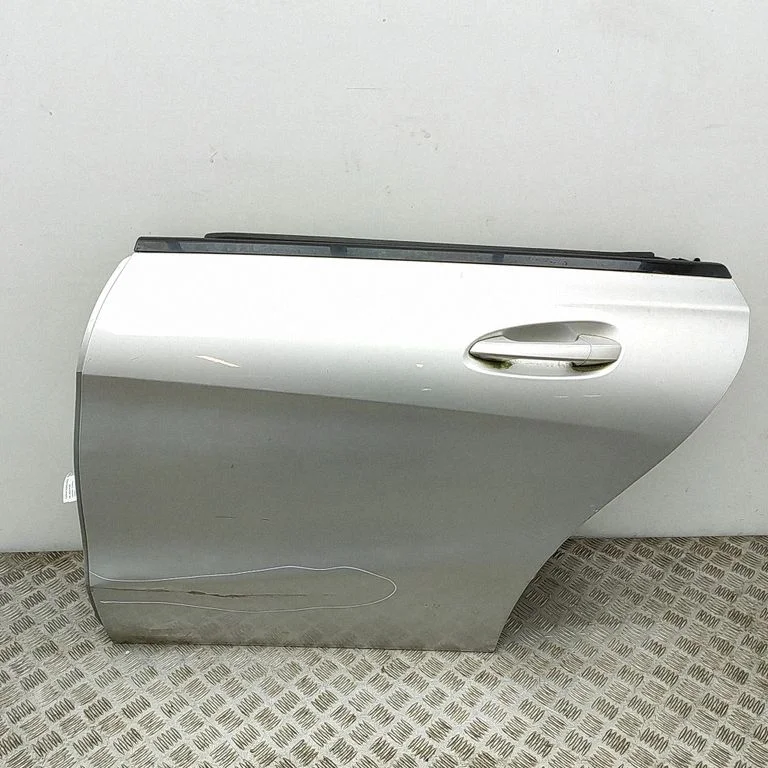 Aizmugurējās durvis A1177300105