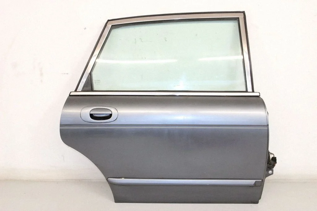 Rear door – rear right