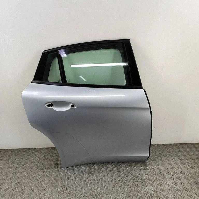 Aizmugurējās durvis 971833022