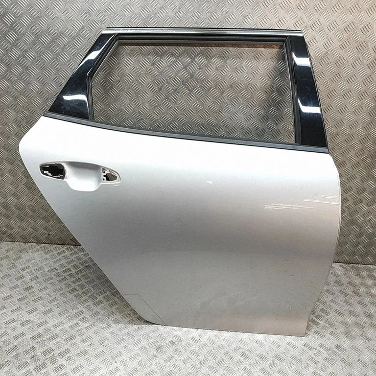 Aizmugurējās durvis 77004D4300