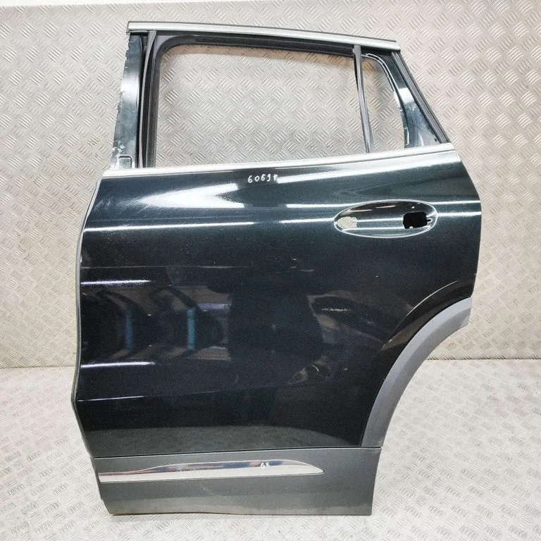 Aizmugurējās durvis A2477320501