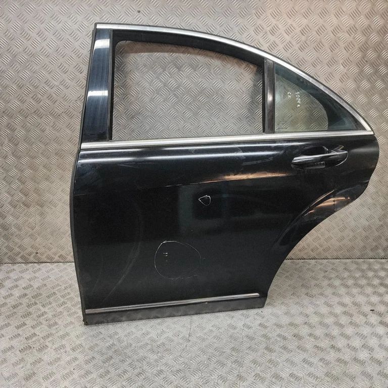 Aizmugurējās durvis A2217300305