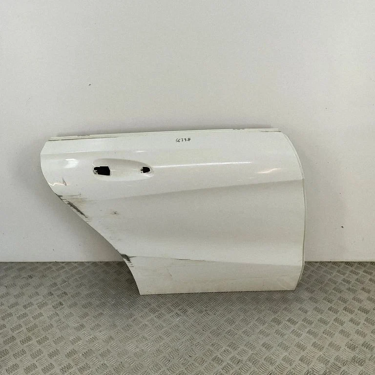 Aizmugurējās durvis A1177300205