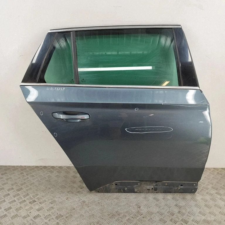 Aizmugurējās durvis 3V9833312