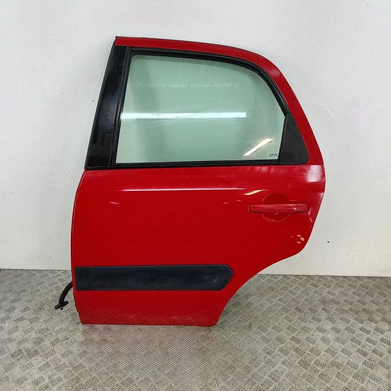 Aizmugurējās durvis 6800479J00