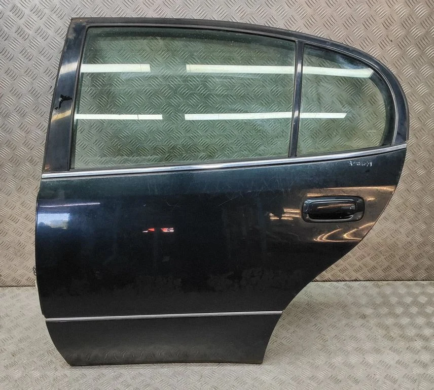 Aizmugurējās durvis 6700430550