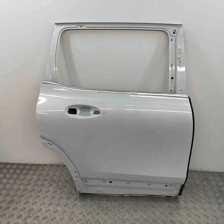 Aizmugurējās durvis A2477328200