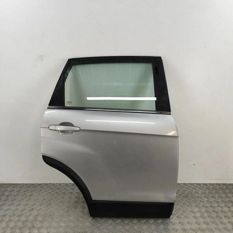 Aizmugurējās durvis 95460135