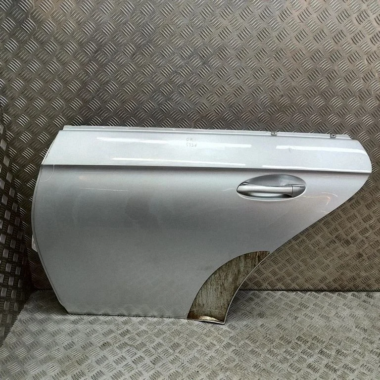 Aizmugurējās durvis A2197300105