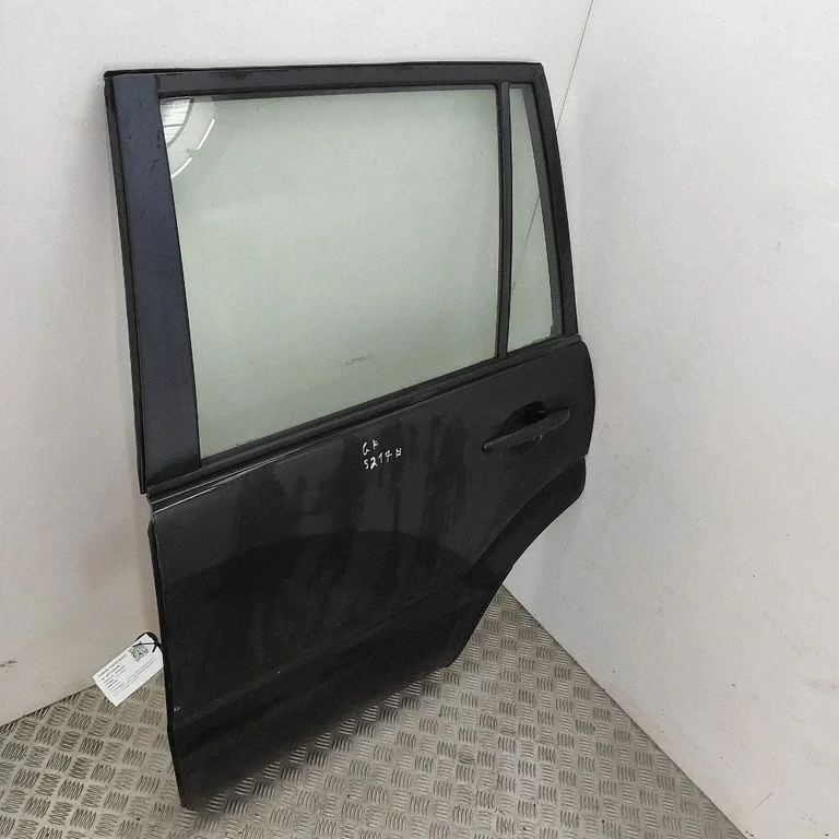Aizmugurējās durvis 8215460030