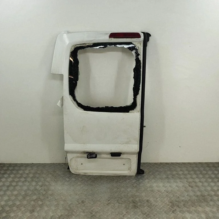 Aizmugurējās durvis 8702C5
