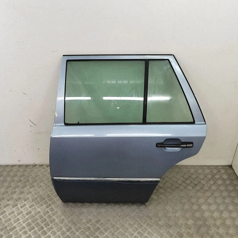 Aizmugurējās durvis A1247301905