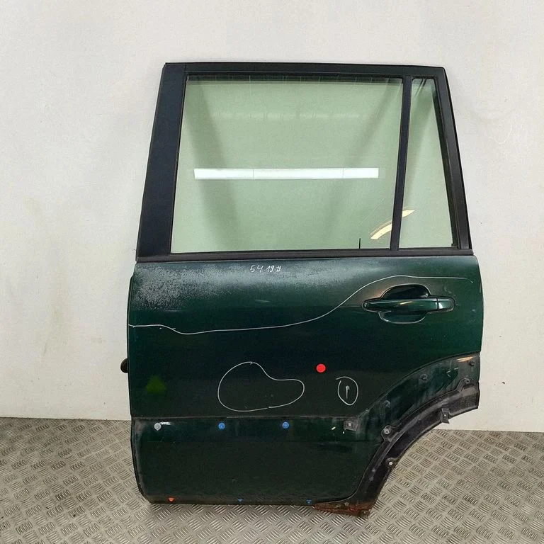 Aizmugurējās durvis 6700460260