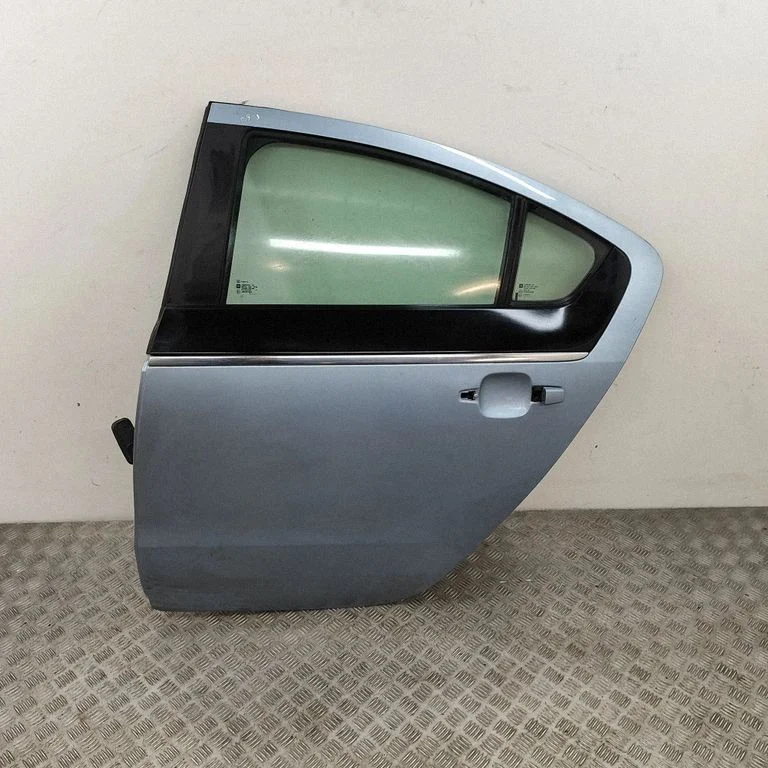 Aizmugurējās durvis 20946715
