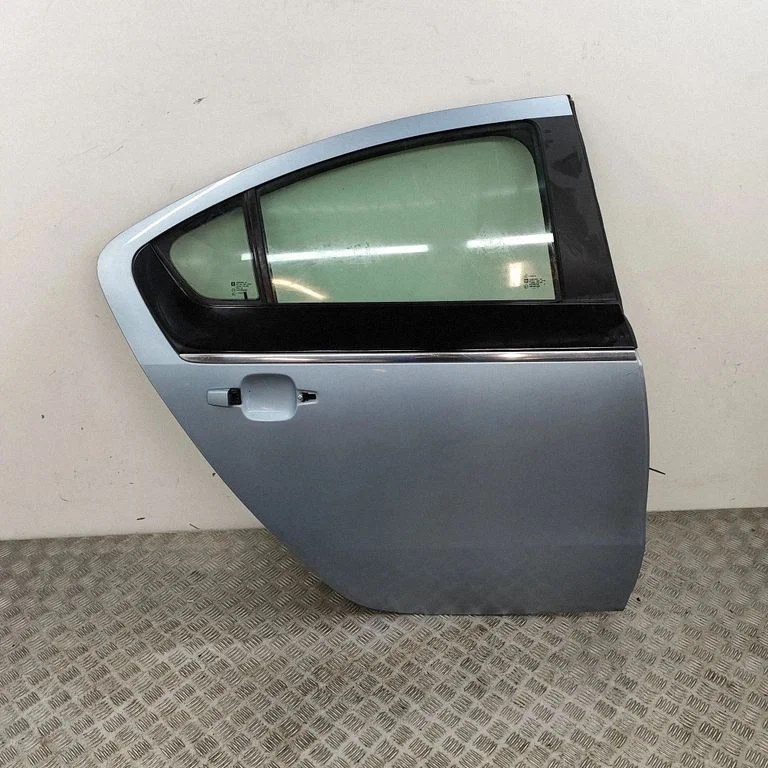Aizmugurējās durvis 20946714