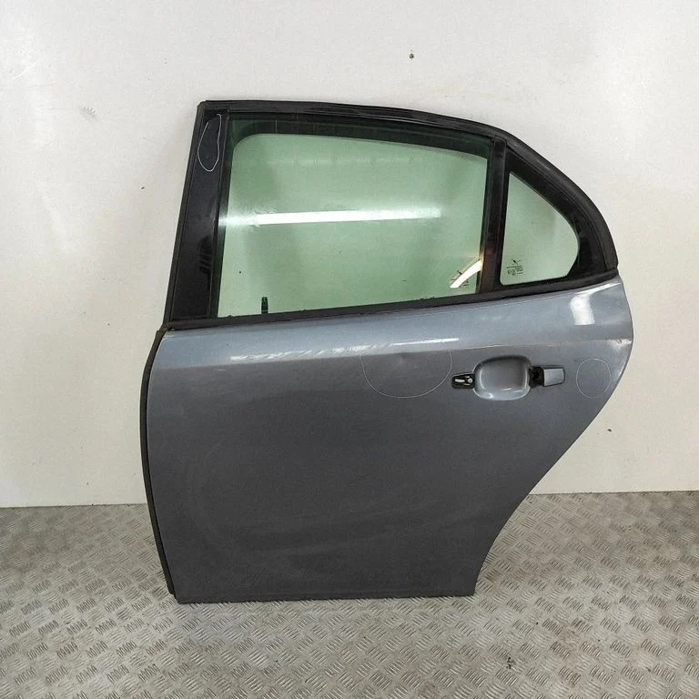 Aizmugurējās durvis 12780338