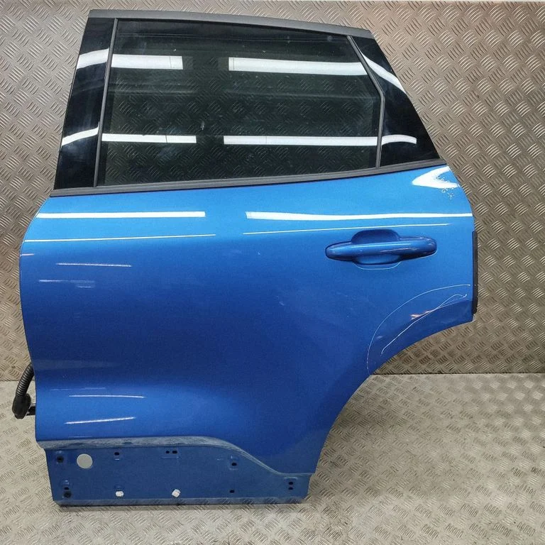 Aizmugurējās durvis LV4BS24721AM
