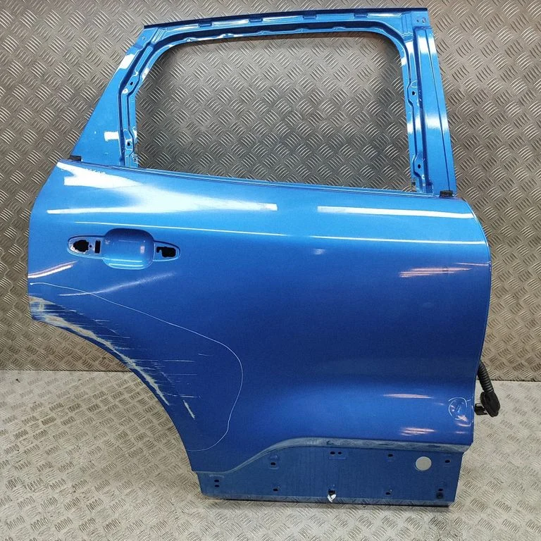 Aizmugurējās durvis LV4BS24720AM