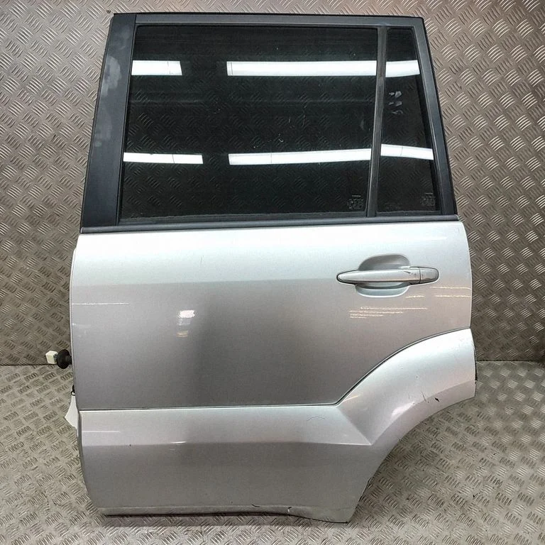 Aizmugurējās durvis 6700460260
