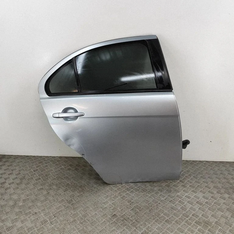 Aizmugurējās durvis 5730A668