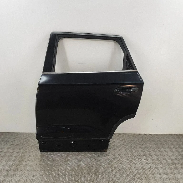 Aizmugurējās durvis 575833051J