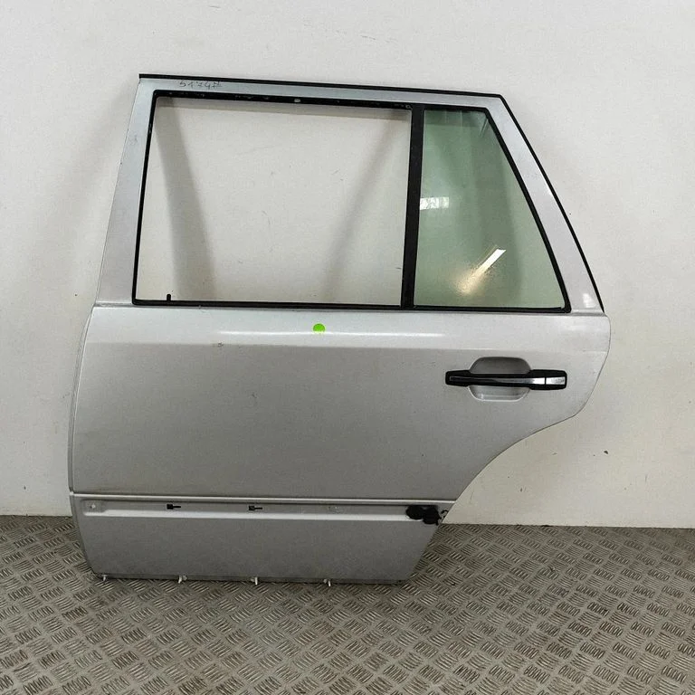 Aizmugurējās durvis A1247301905