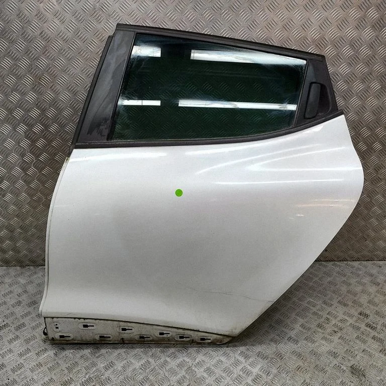 Aizmugurējās durvis 821016892R