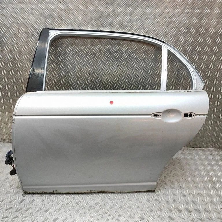 Aizmugurējās durvis 4W93F24631BA