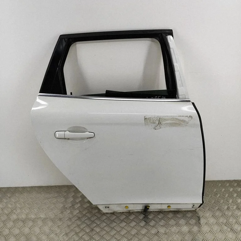 Aizmugurējās durvis 31335545