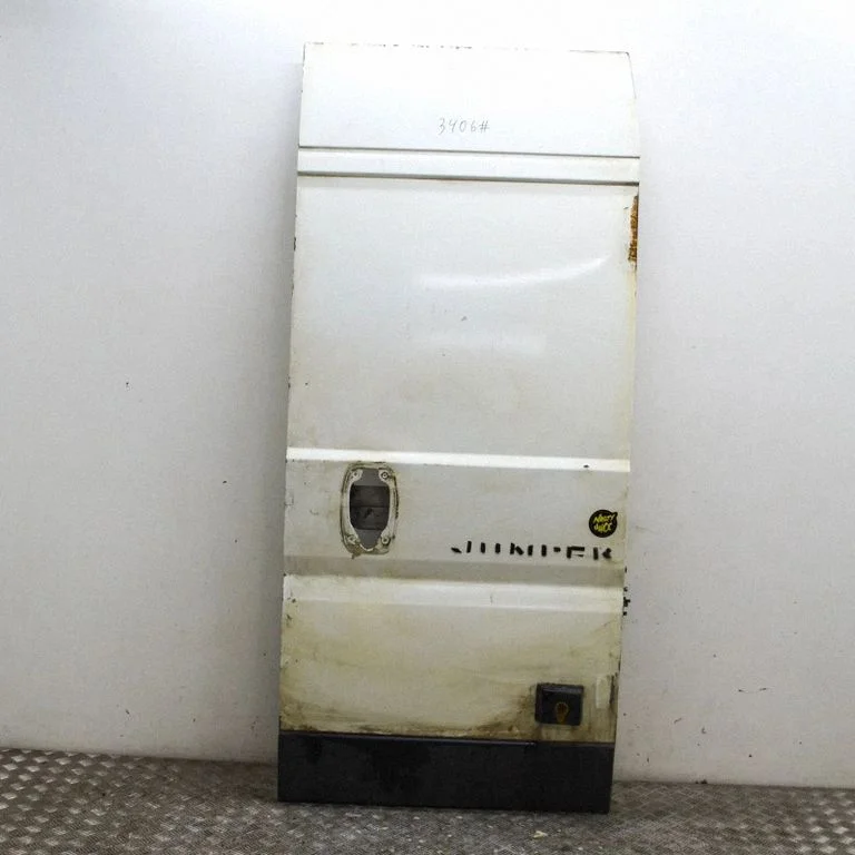 Aizmugurējās durvis 8703G3