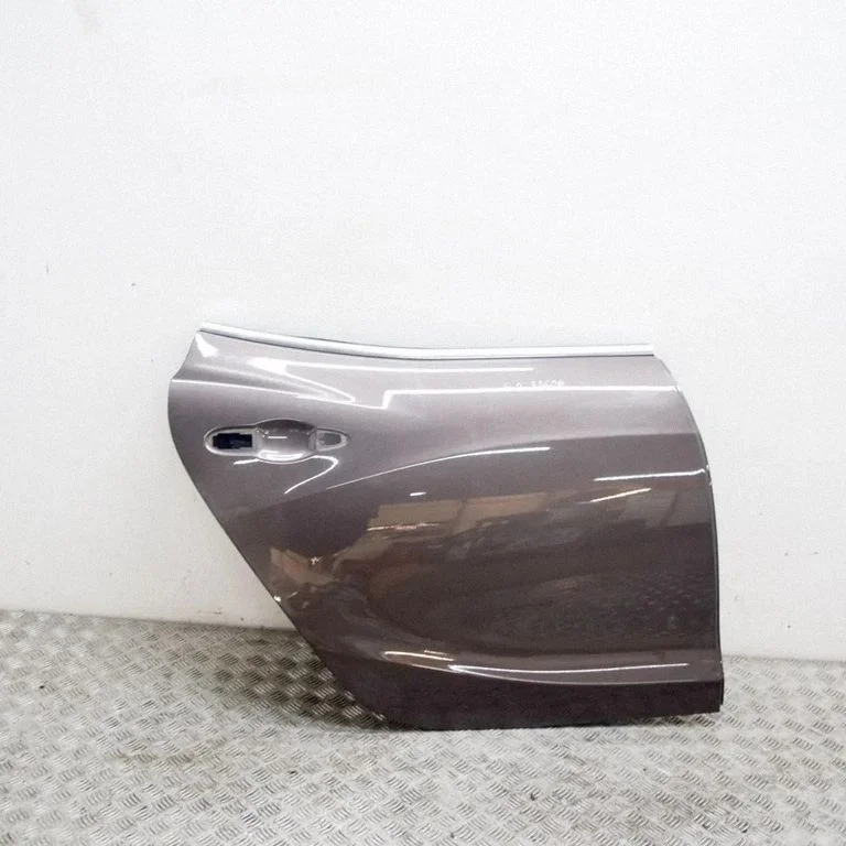 Aizmugurējās durvis 673008061