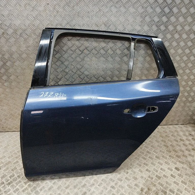 Aizmugurējās durvis 31352771