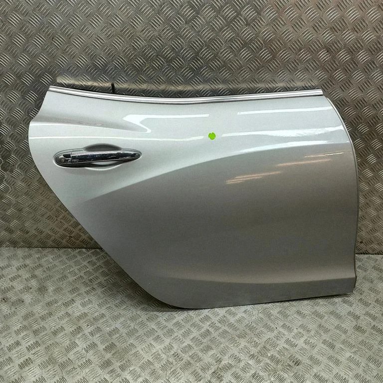 Aizmugurējās durvis 673008061