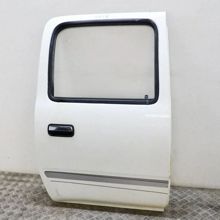 Aizmugurējās durvis 6700335070